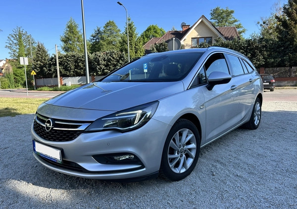 Opel Astra cena 38500 przebieg: 182500, rok produkcji 2019 z Brwinów małe 67